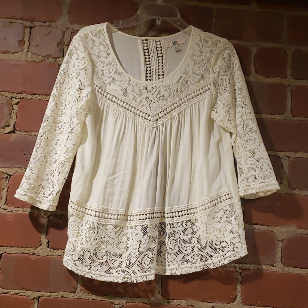 Cream Lace 3/4 shirt